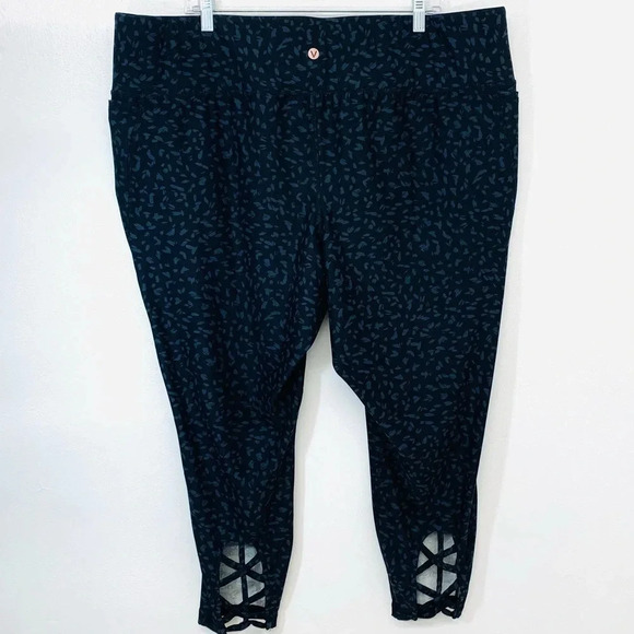 Livi Lane Bryant Pants Activewear 26/28 Pull On Crop Cut Out Stretch Pockets - Picture 1 of 11